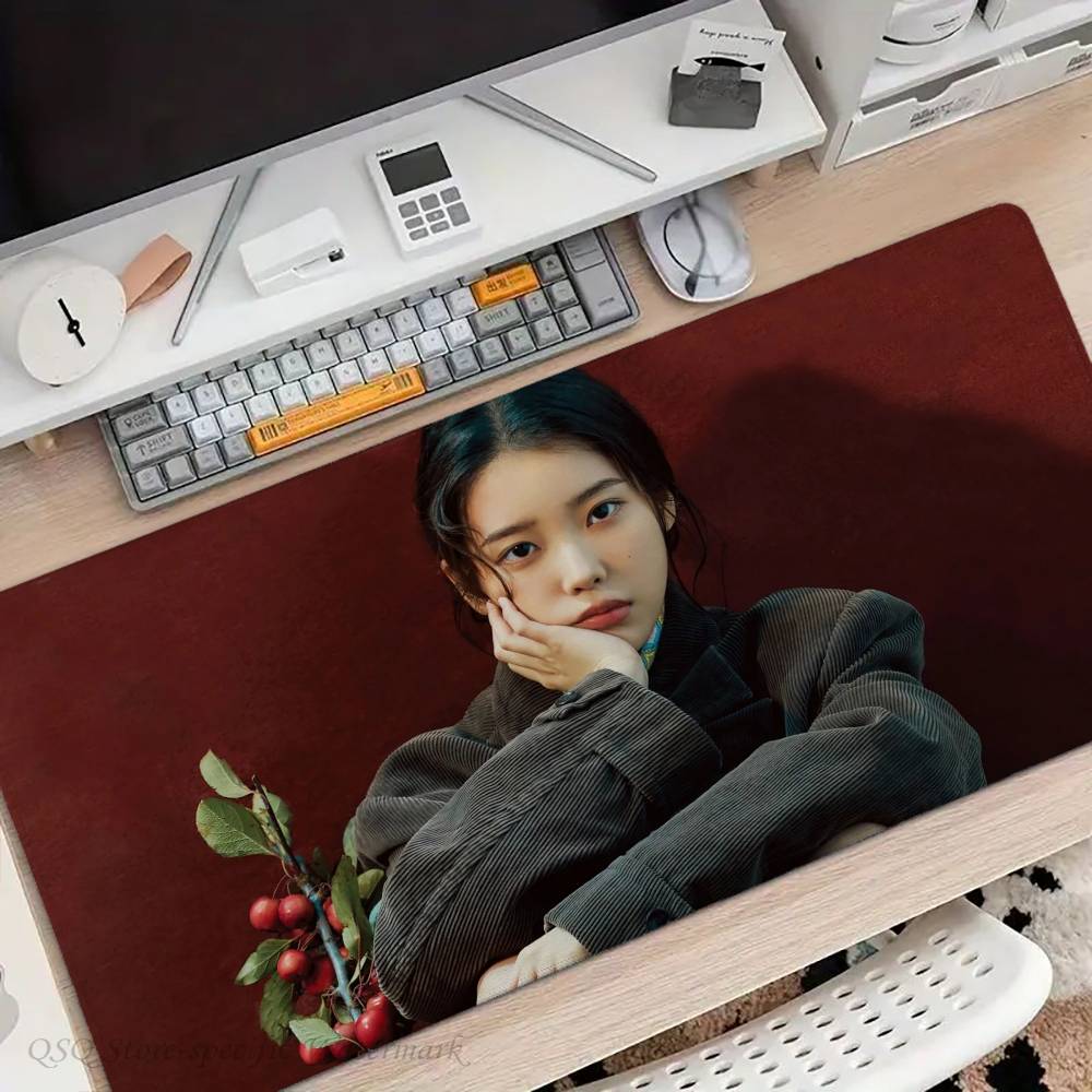 Esports Gaming Laptop - แผ่นรองเมาส์ IU ของดาราเกาหลี กันลื่น เหมาะสำหรับคอมพิวเตอร์สำนักงาน แล็ปท็อป